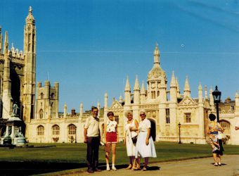 Oma auf Reisen in Cambridge