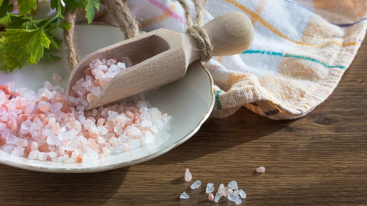 Salz im Essen: Wieviel ist gesund?
