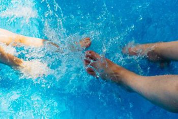 Mit einem gemeinsamen sportlichen Ziel das Schwimmen trainieren