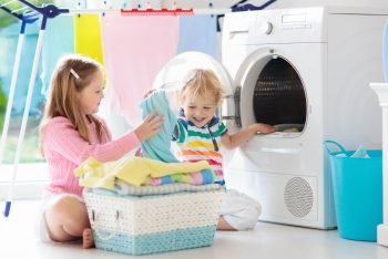 Kinder im Haushalt helfen lassen