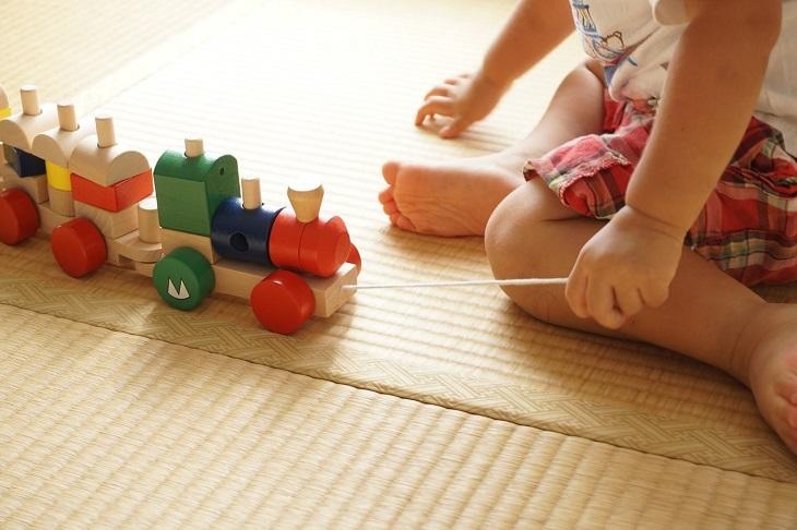 Spielend lernen: Dieses Spielzeug fördert Babys und Kleinkinder besonders natürlich