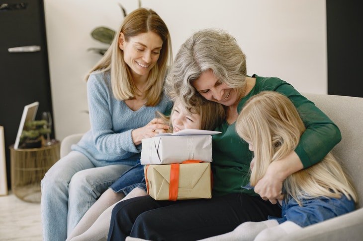 Das richtige Geschenk für die Enkel finden