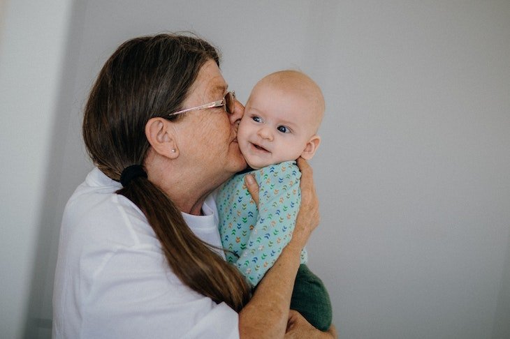 Oma-Sein und Mama-Sein - darin liegen die Unterschiede