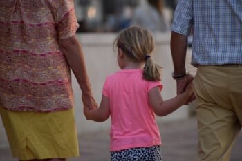 Für den Ausflug mit den Enkelkindern ist das richtige Equipment wichtig.