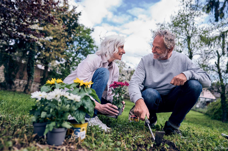 Gartenarbeit – Fit und aktiv mit den Enkelkindern durch den Frühling